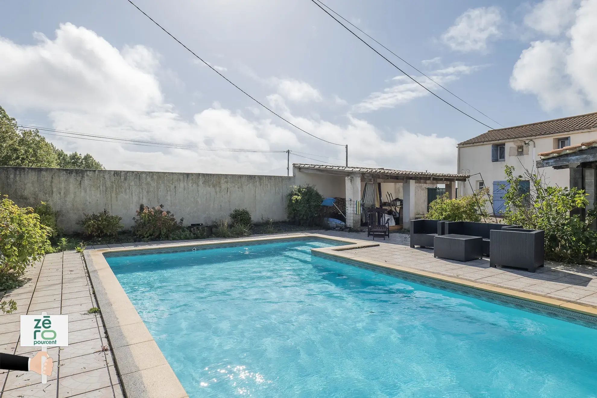 Maison familiale avec dépendance et piscine à Triaize - 238 m² 