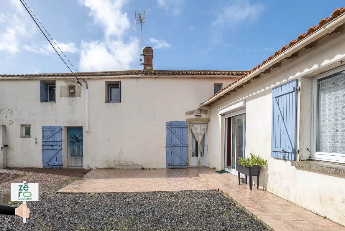 Maison familiale avec dépendance et piscine à Triaize - 238 m² 