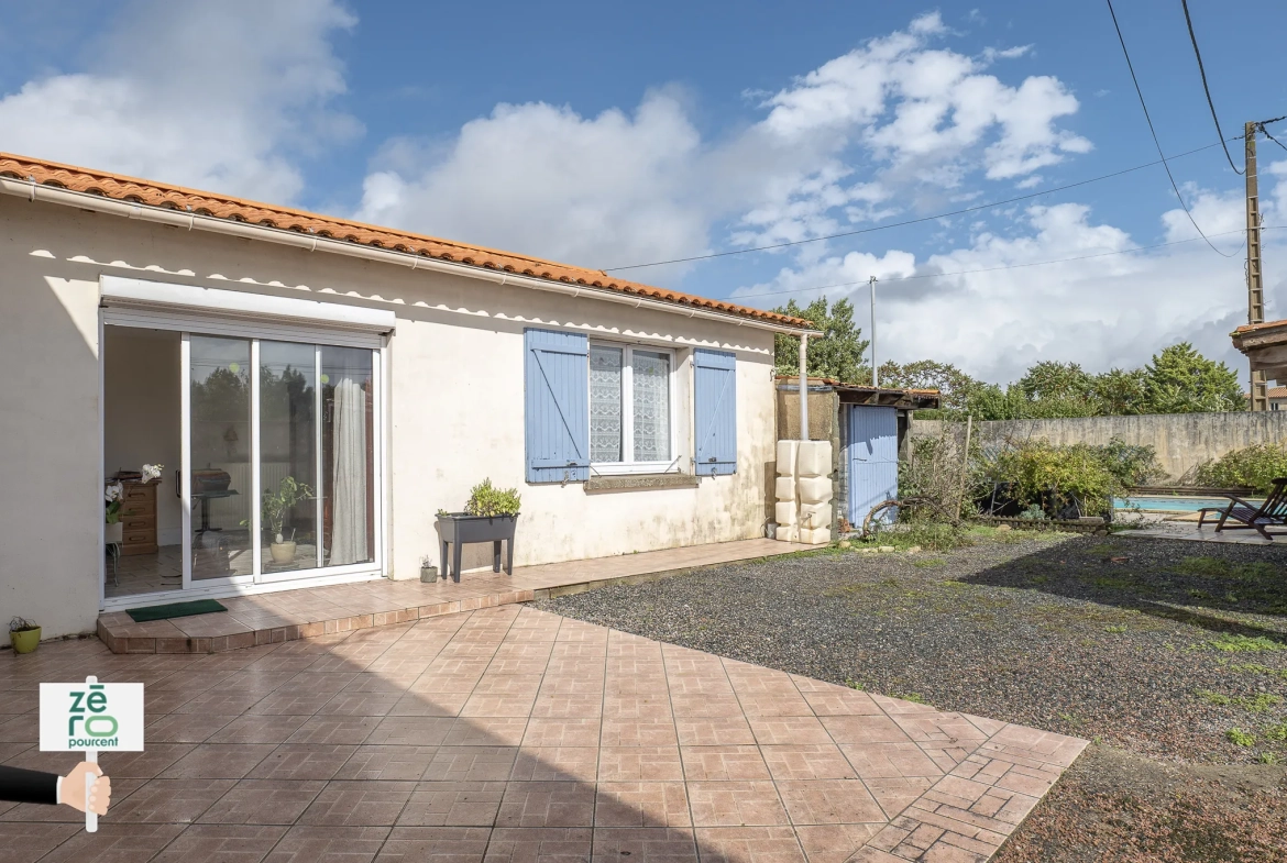 Maison familiale avec dépendance et piscine à Triaize - 238 m² 