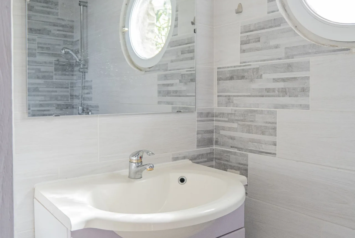 Maison familiale avec dépendance et piscine à Triaize - 238 m² 