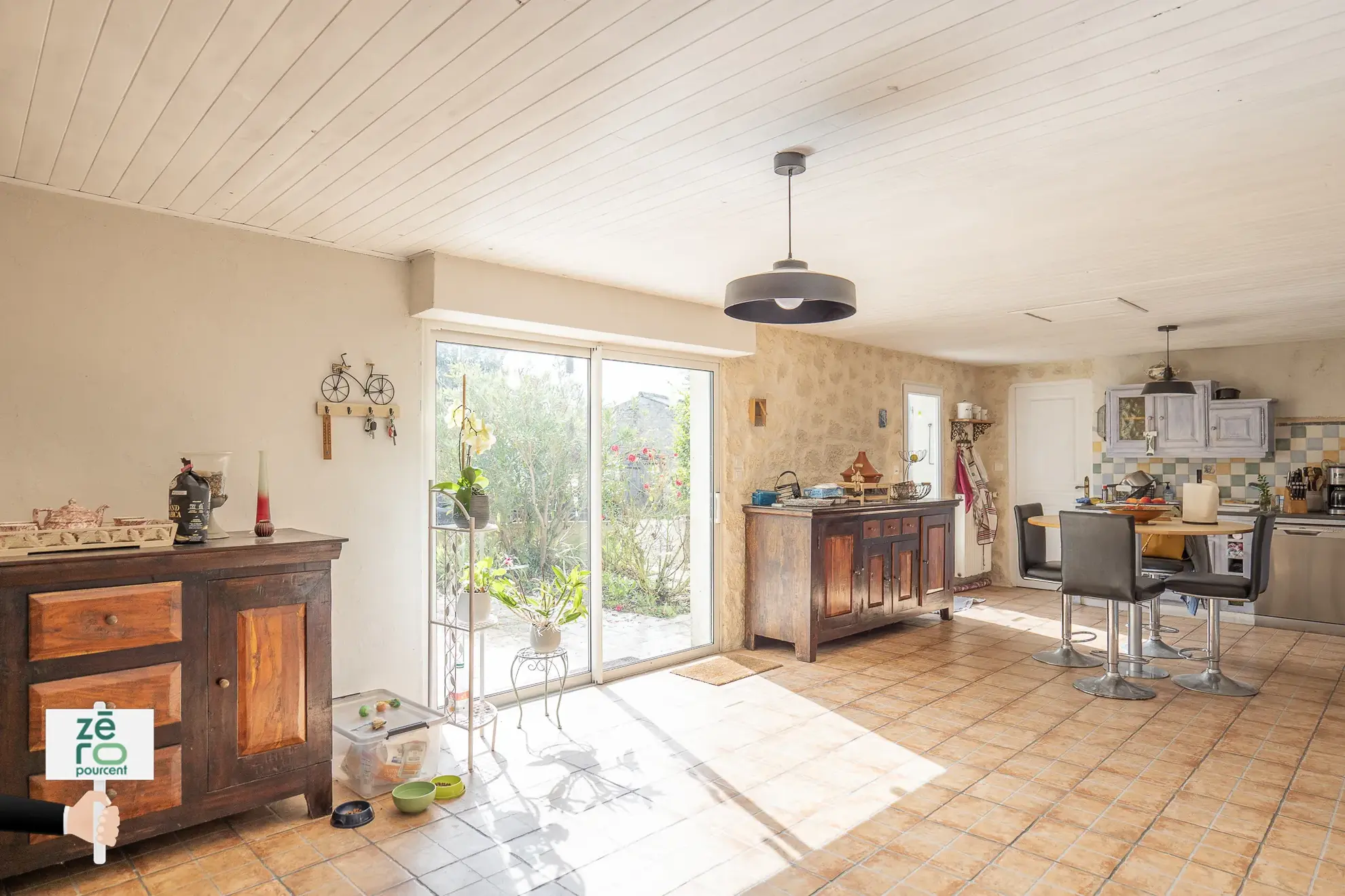 Maison familiale avec dépendance et piscine à Triaize - 238 m² 