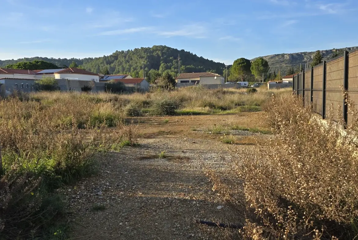 Terrain constructible de 509 m2 à Tautavel - Vue dégagée et lotissement viabilisé 