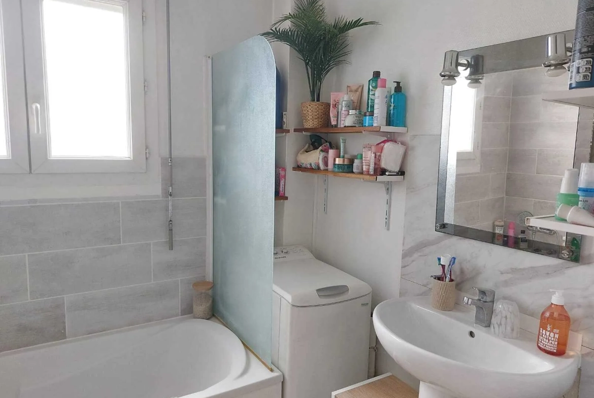 Studio à Montpellier de 28,65 m² avec parking et cave, idéal investisseur 