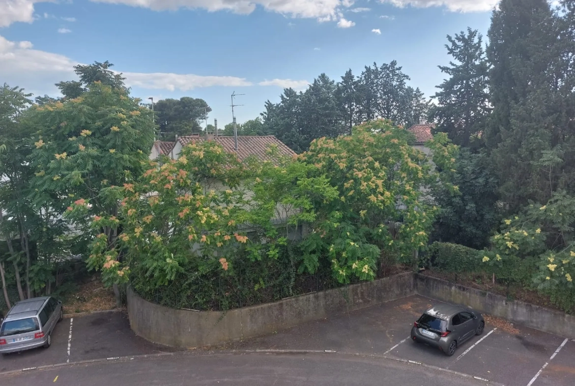 Studio à Montpellier de 28,65 m² avec parking et cave, idéal investisseur 