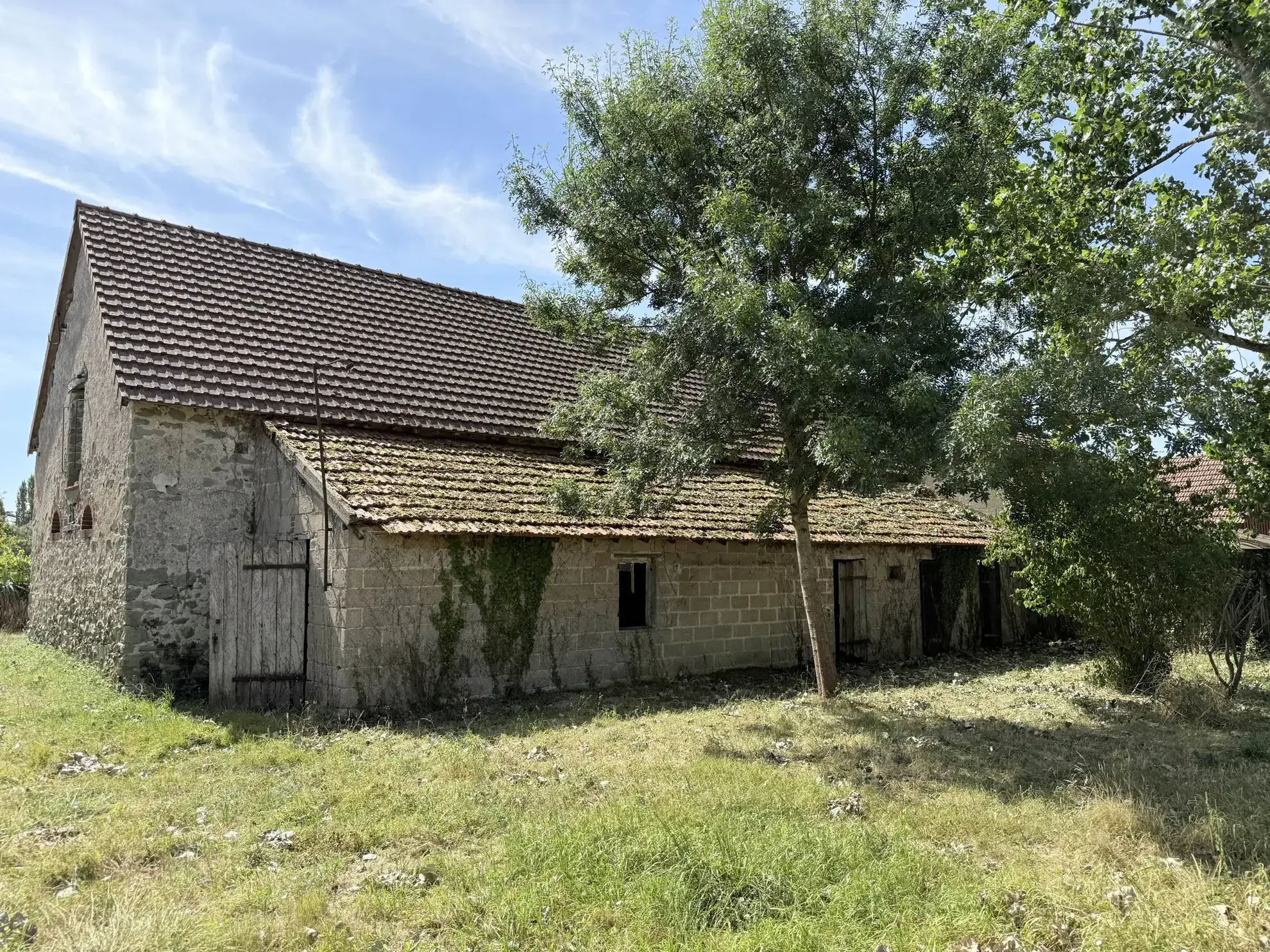 Ancien corps de ferme à rénover à Mery-sur-Cher proche Vierzon 
