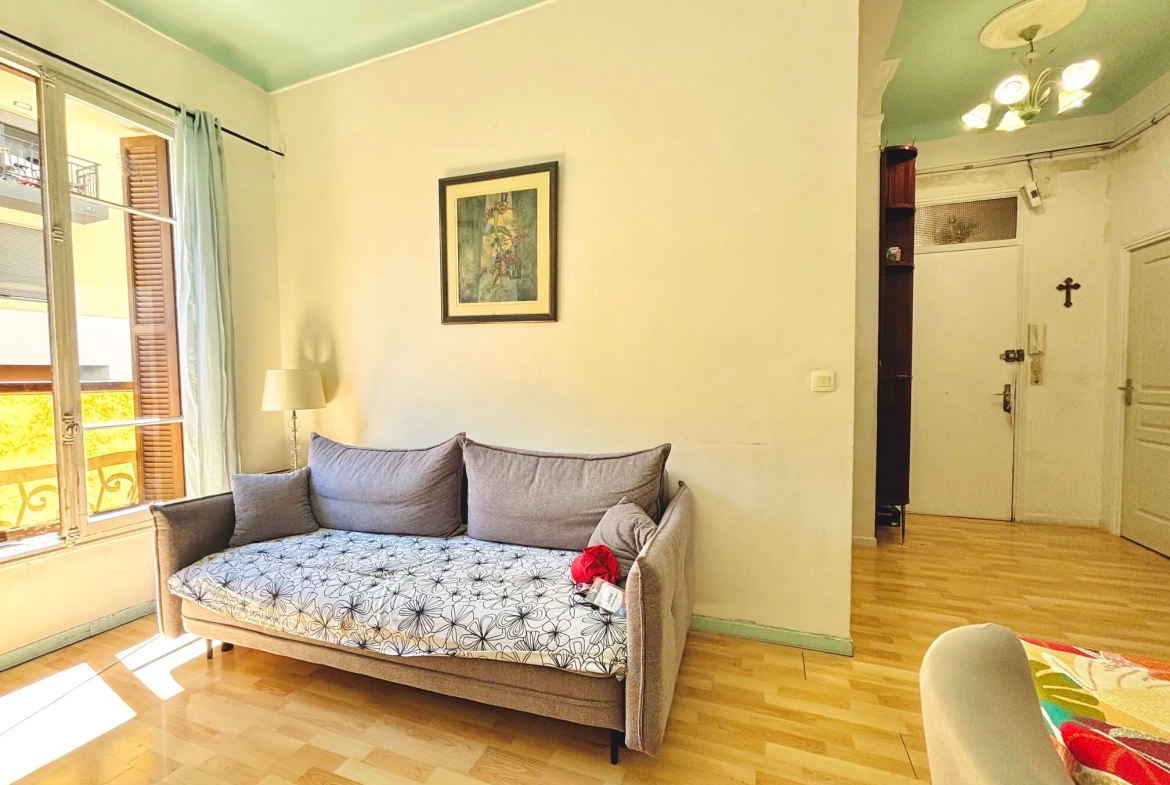 Appartement à vendre de 56,2 m² à Nice Riquier, idéalement situé et à rénover 