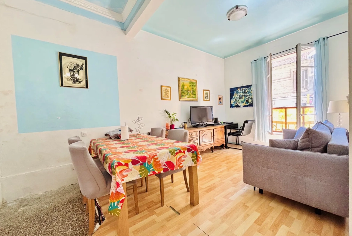 Appartement à vendre de 56,2 m² à Nice Riquier, idéalement situé et à rénover 
