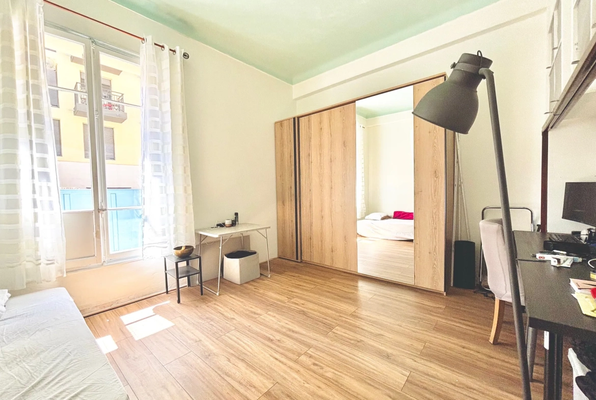 Appartement à vendre de 56,2 m² à Nice Riquier, idéalement situé et à rénover 