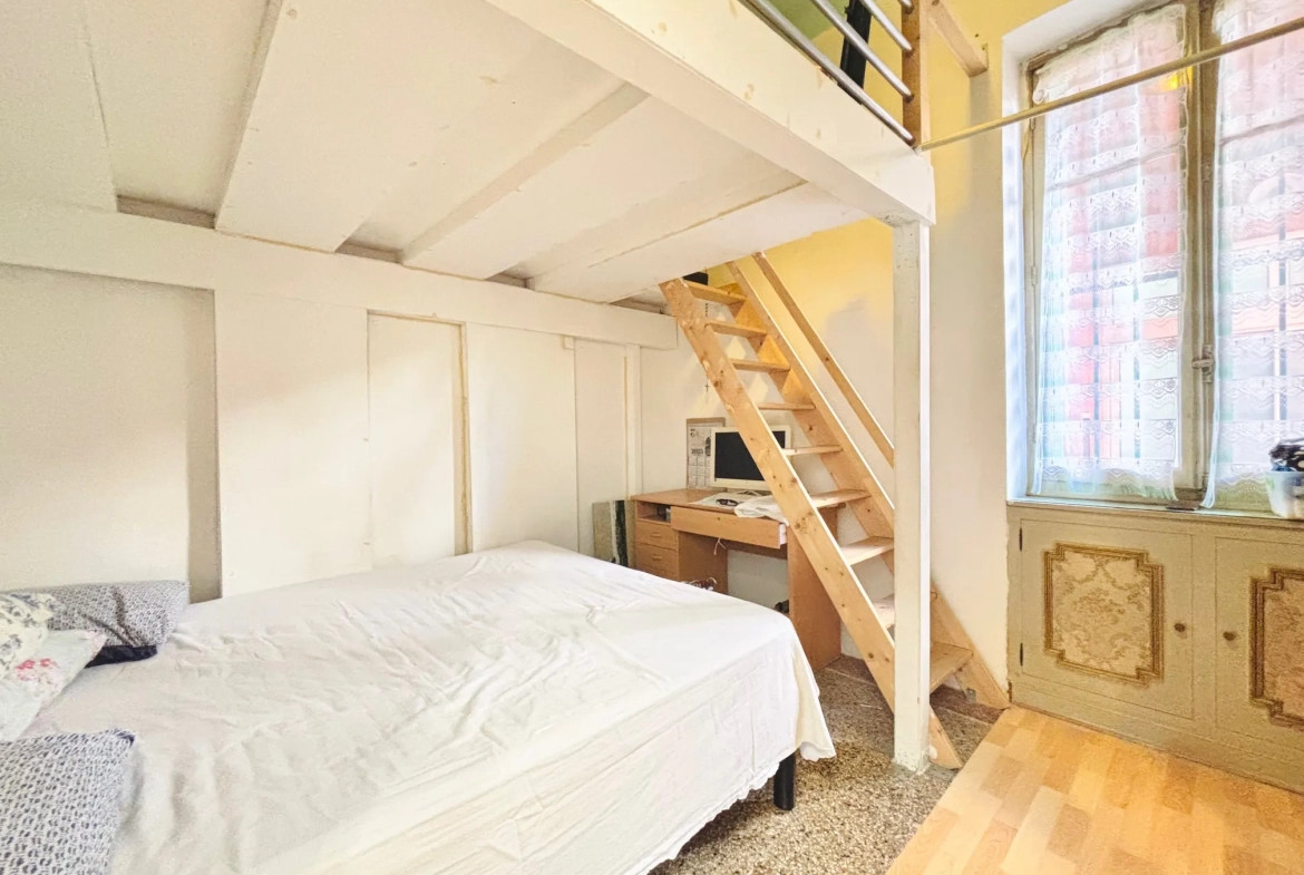 Appartement à vendre de 56,2 m² à Nice Riquier, idéalement situé et à rénover 
