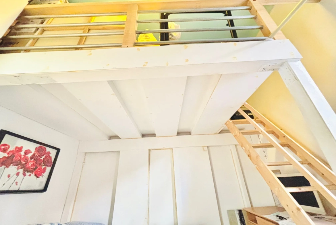 Appartement à vendre de 56,2 m² à Nice Riquier, idéalement situé et à rénover 
