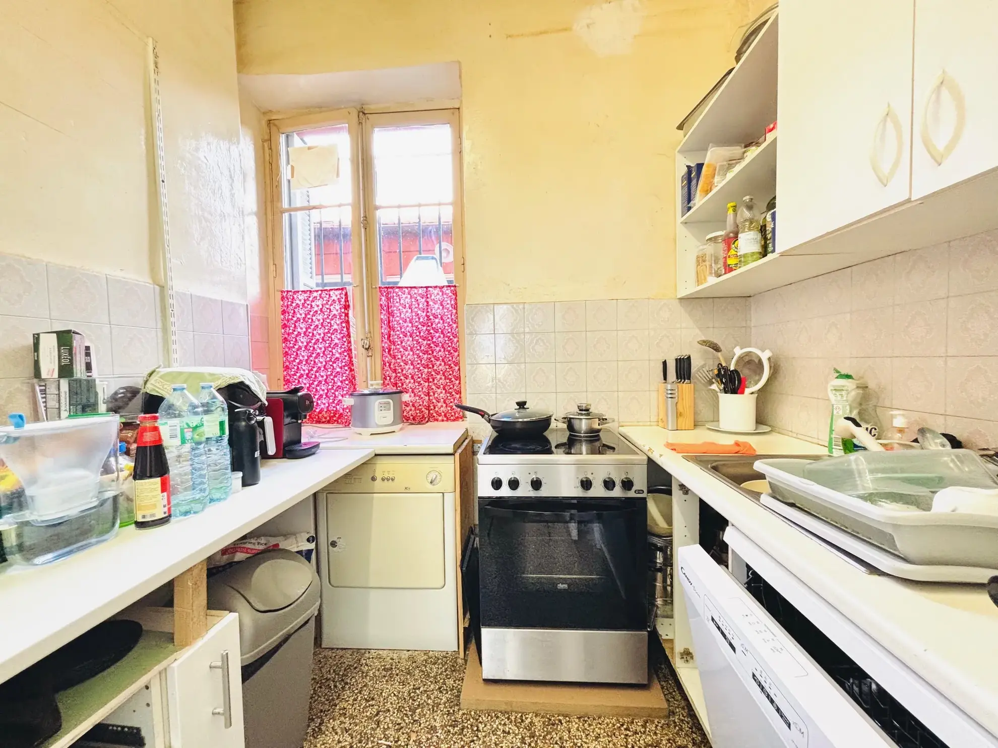 Appartement à vendre de 56,2 m² à Nice Riquier, idéalement situé et à rénover 