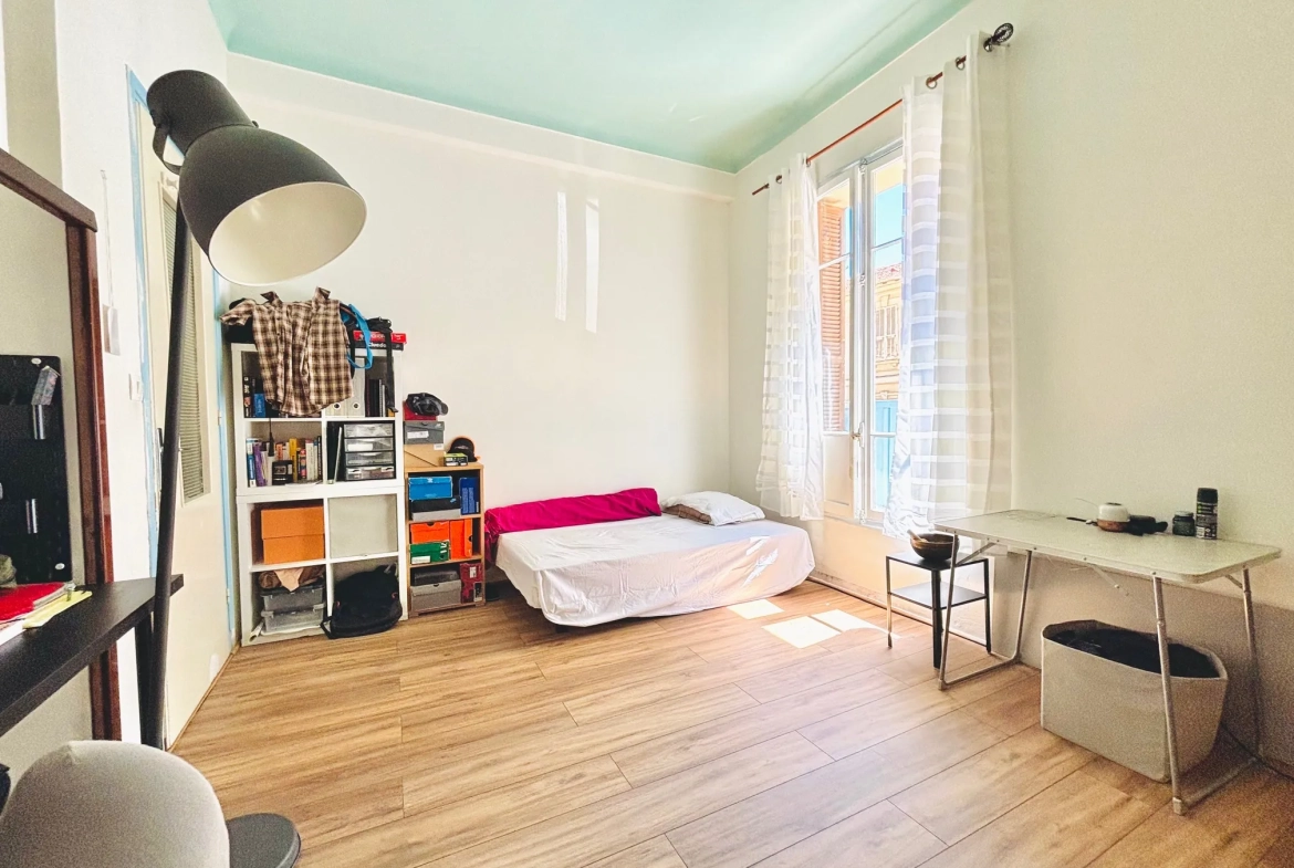 Appartement à vendre de 56,2 m² à Nice Riquier, idéalement situé et à rénover 