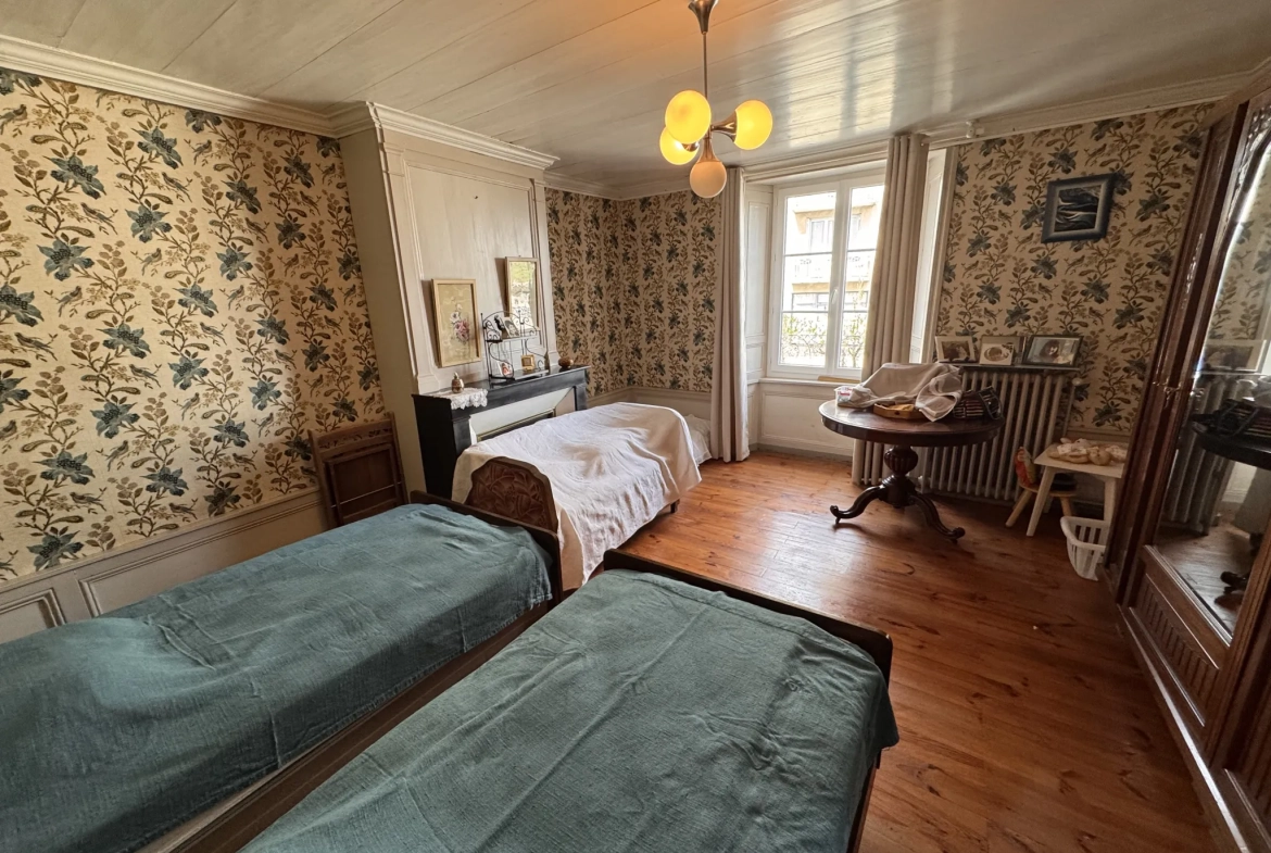 À vendre maison avec vue en centre historique de Saint-Flour 