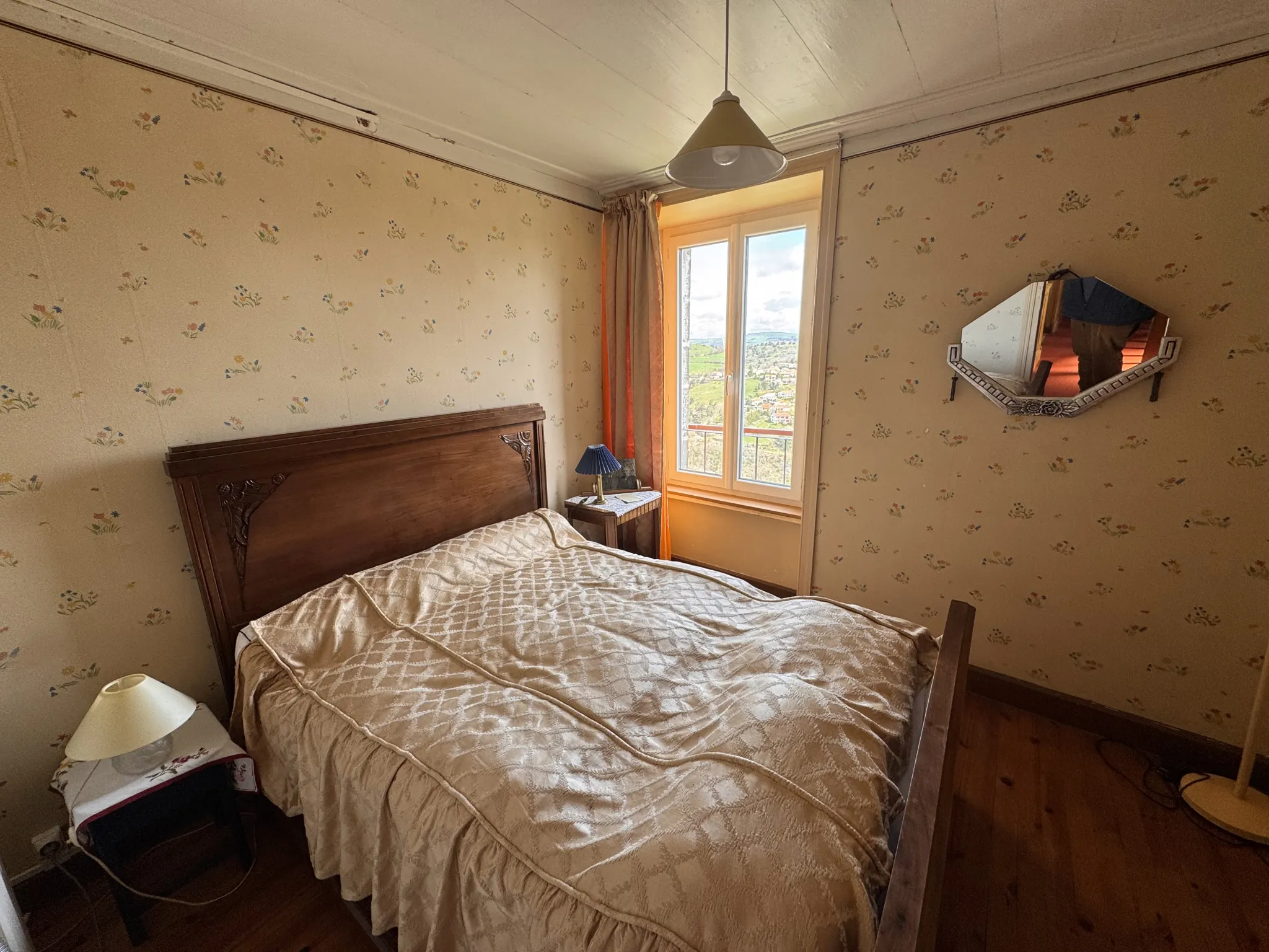 À vendre maison avec vue en centre historique de Saint-Flour 
