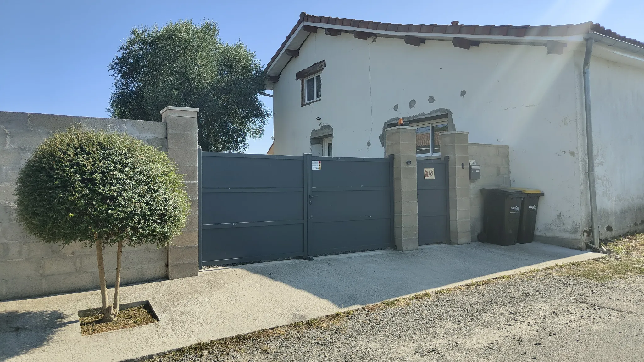 Maison en pierre rénovée de 170 m² avec 4 chambres, garage et jardin proche de Langon 