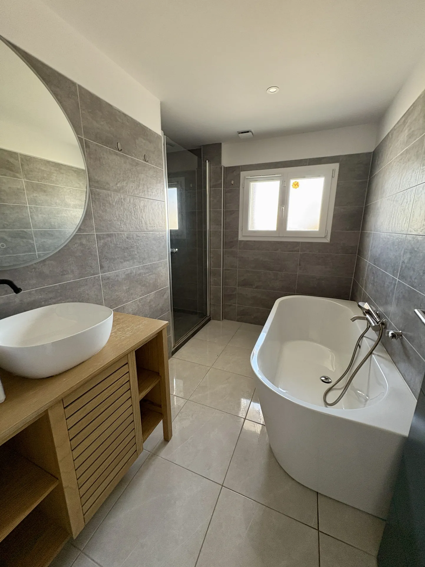 Maison en pierre rénovée de 170 m² avec 4 chambres, garage et jardin proche de Langon 