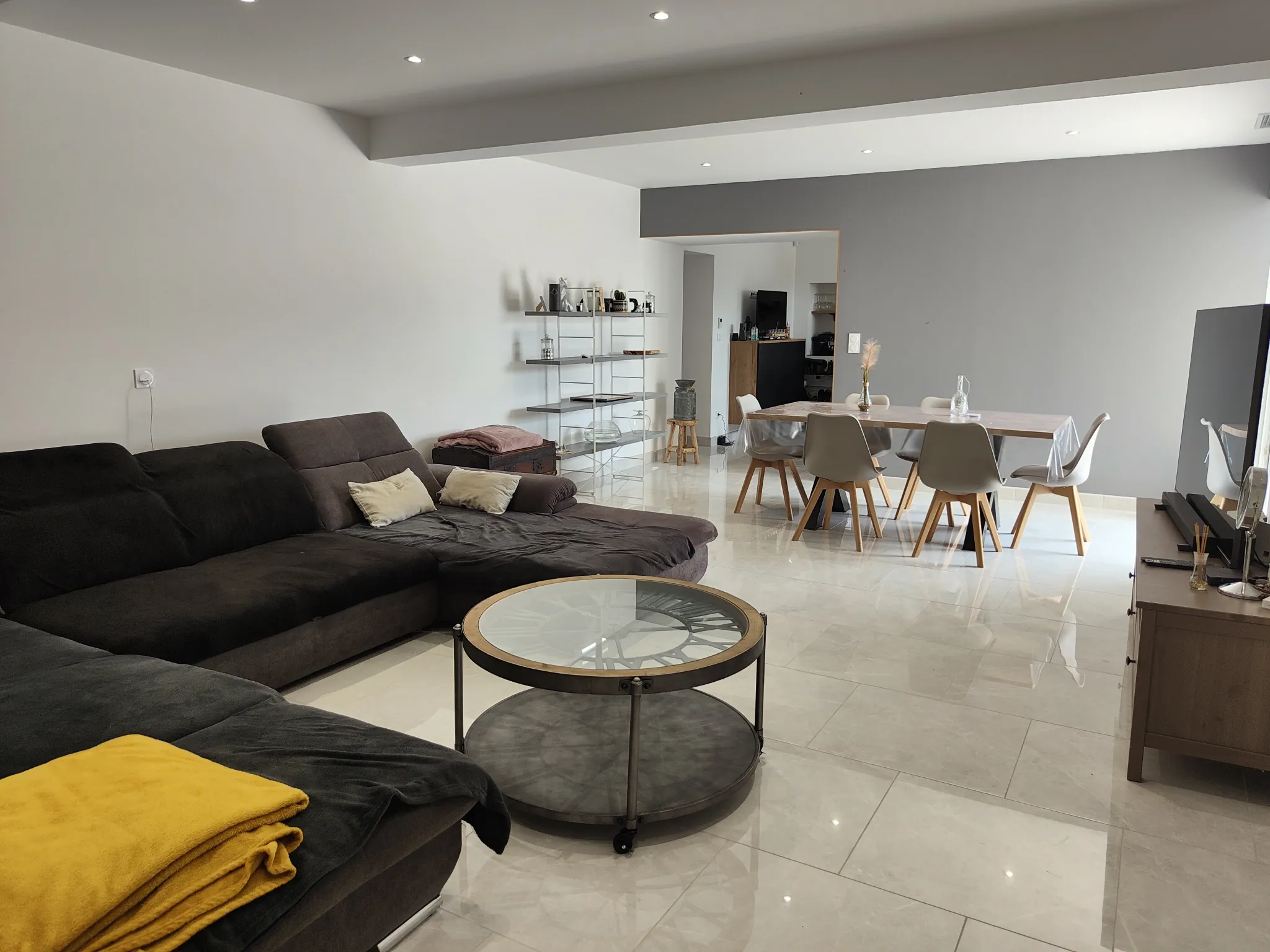 Maison en pierre rénovée de 170 m² avec 4 chambres, garage et jardin proche de Langon 