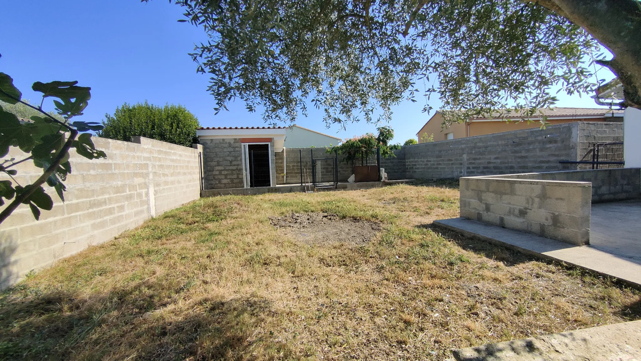 Maison en pierre rénovée de 170 m² avec 4 chambres, garage et jardin proche de Langon 