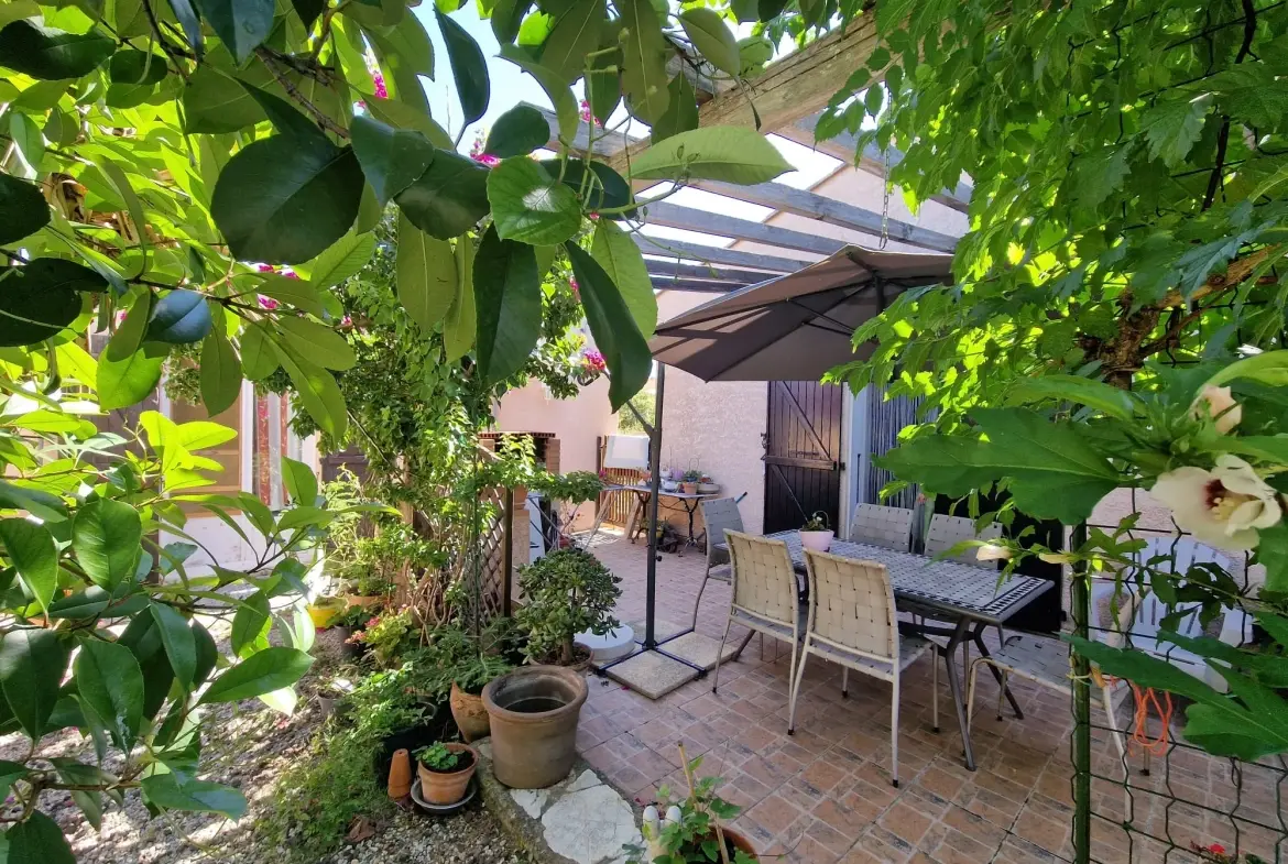 A vendre maison lumineuse de 145 m² avec studio et piscine à Lézignan-Corbières 