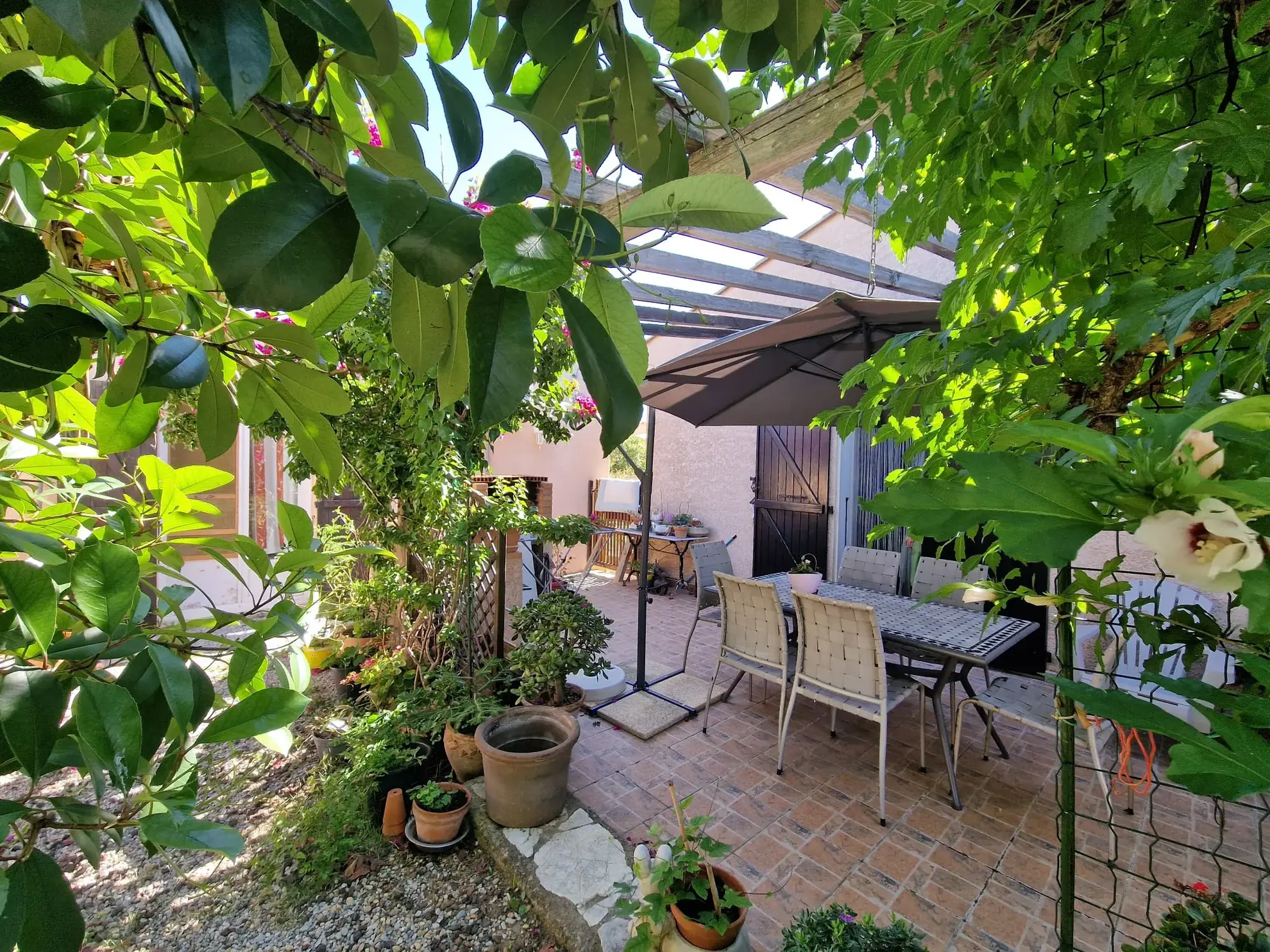 A vendre maison lumineuse de 145 m² avec studio et piscine à Lézignan-Corbières 