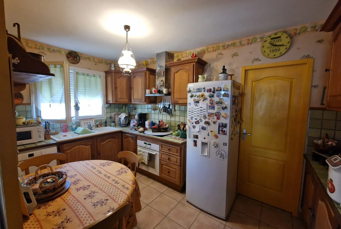 A vendre maison lumineuse de 145 m² avec studio et piscine à Lézignan-Corbières 