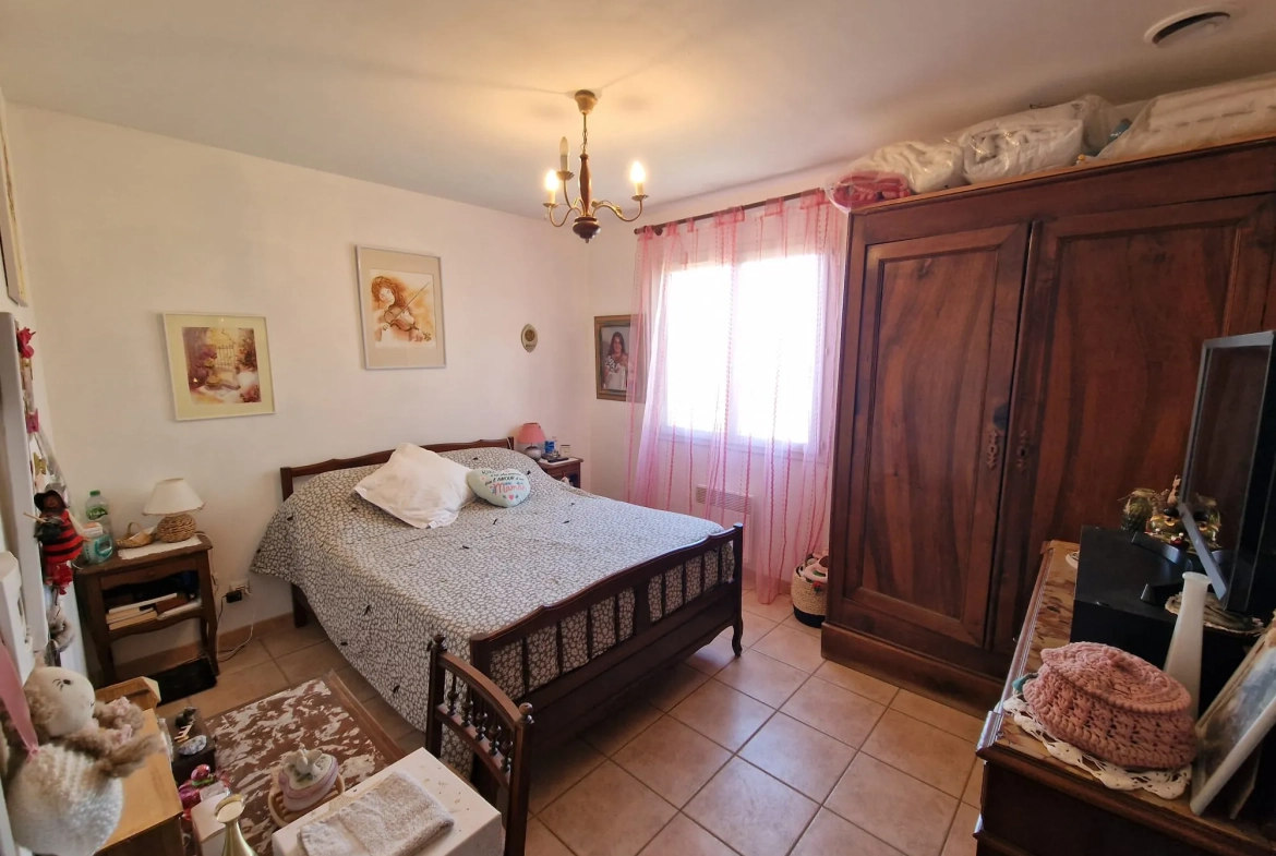 A vendre maison lumineuse de 145 m² avec studio et piscine à Lézignan-Corbières 