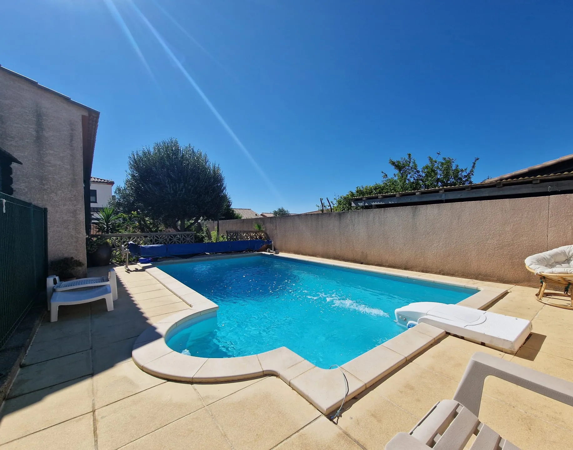 A vendre maison lumineuse de 145 m² avec studio et piscine à Lézignan-Corbières 
