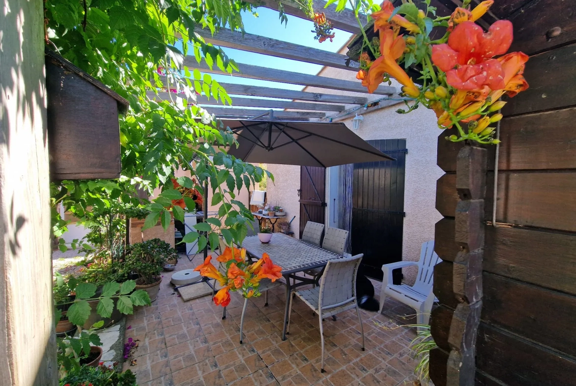A vendre maison lumineuse de 145 m² avec studio et piscine à Lézignan-Corbières 