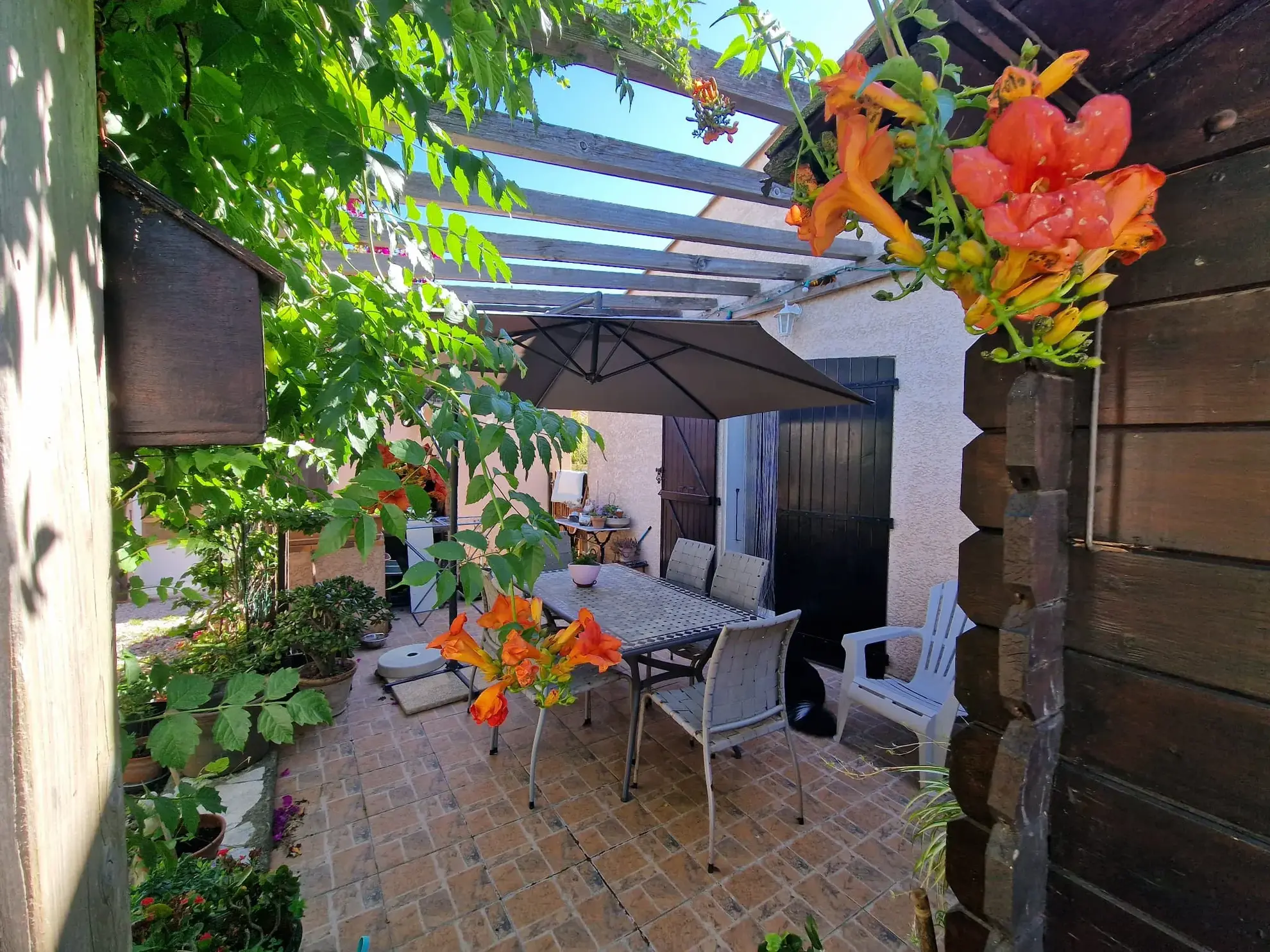 A vendre maison lumineuse de 145 m² avec studio et piscine à Lézignan-Corbières 