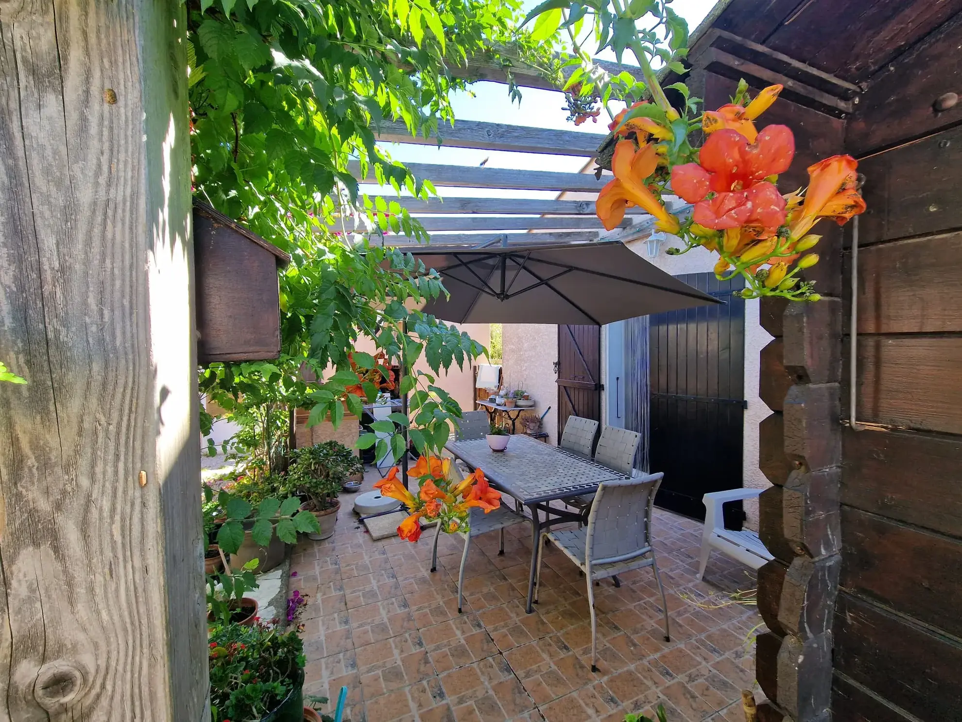 A vendre maison lumineuse de 145 m² avec studio et piscine à Lézignan-Corbières 