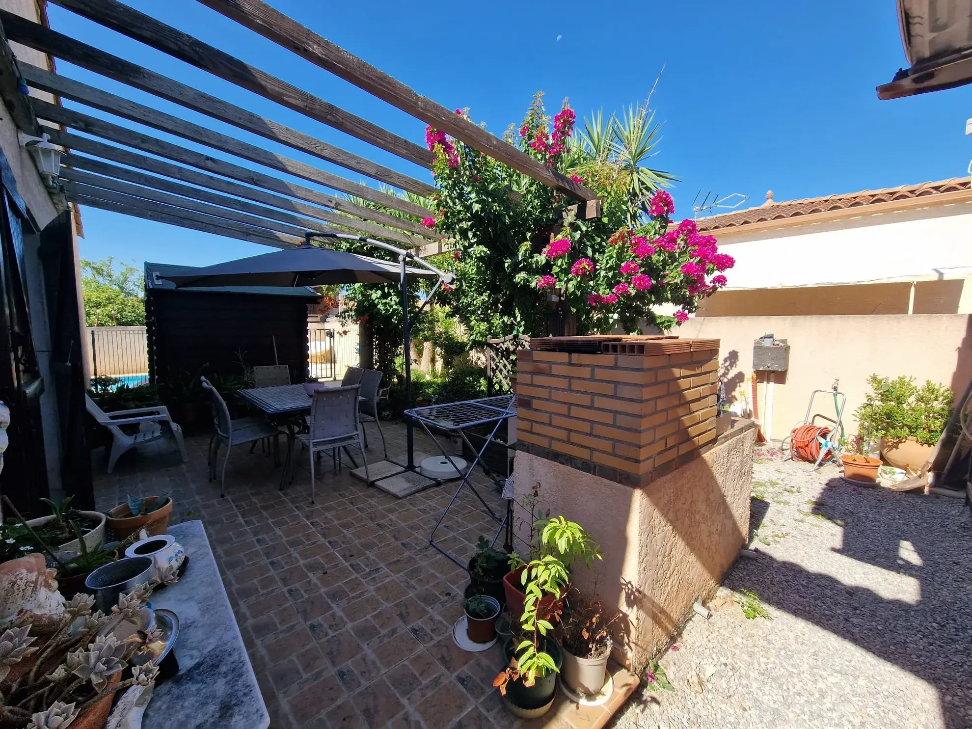 A vendre maison lumineuse de 145 m² avec studio et piscine à Lézignan-Corbières 
