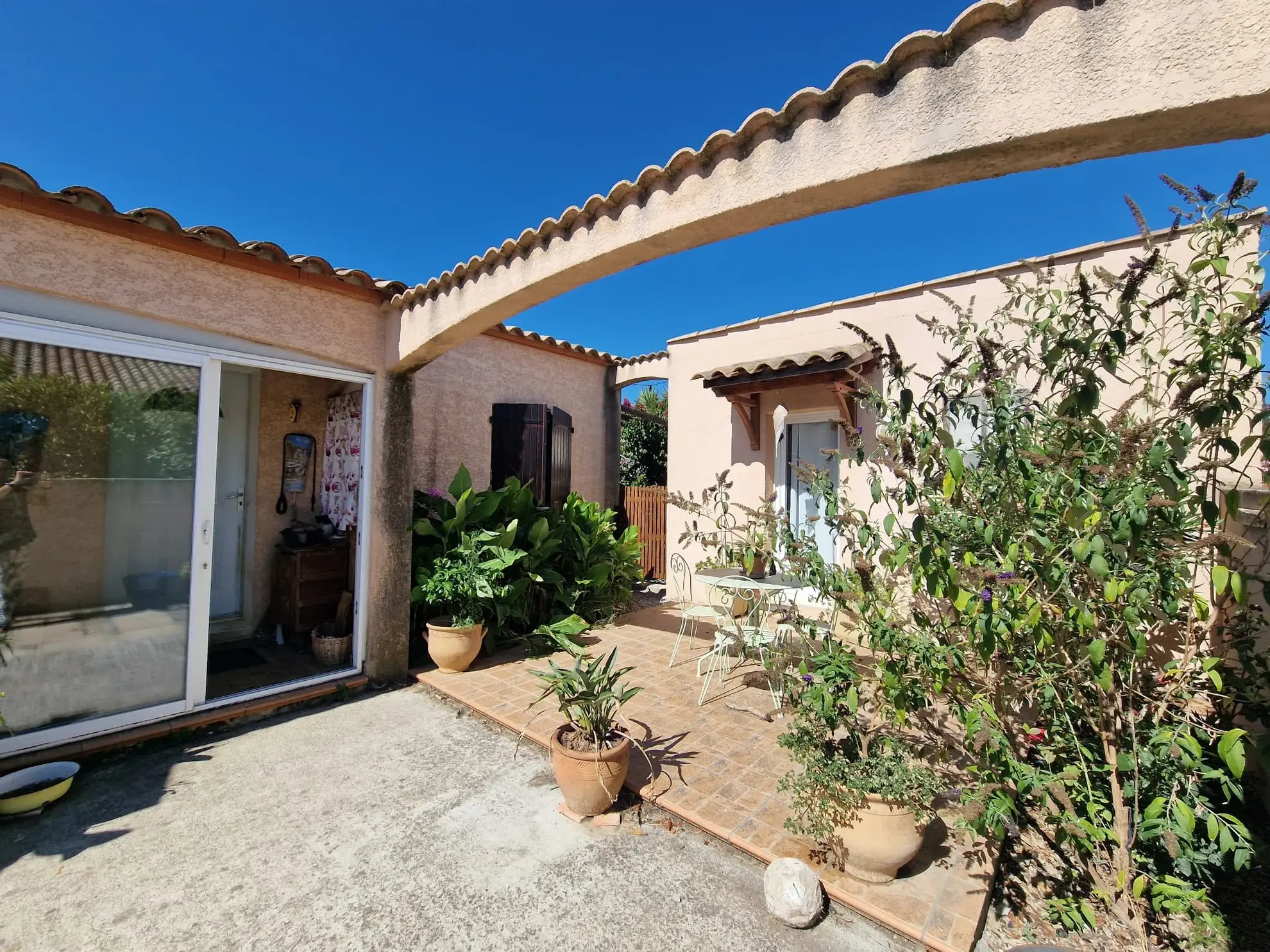 A vendre maison lumineuse de 145 m² avec studio et piscine à Lézignan-Corbières 