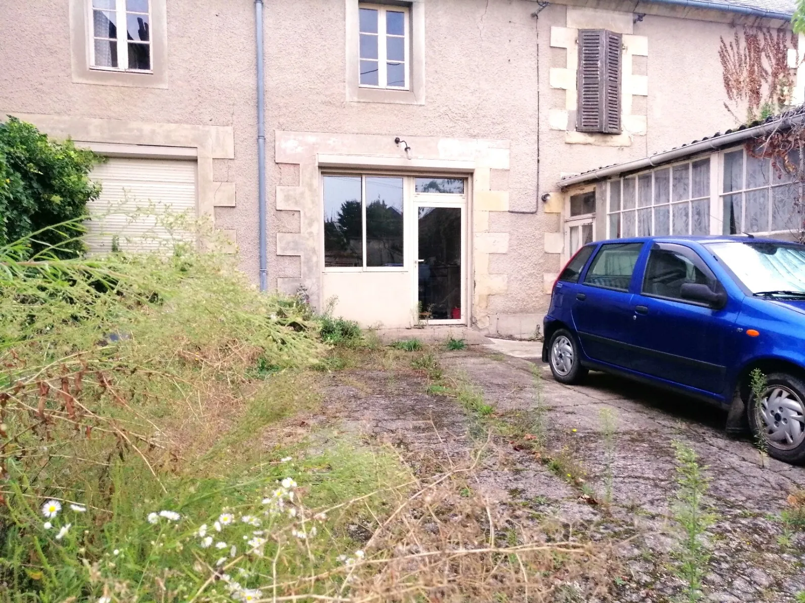 Maison de ville à Nevers de 163 m² avec garage, jardin et toiture neuve 