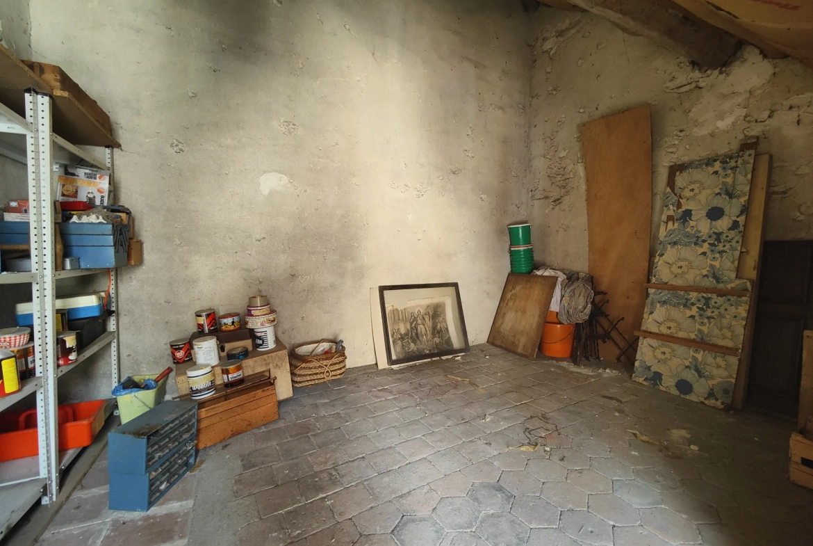 Maison à rénover avec cour privative à Brienon-sur-Armançon 