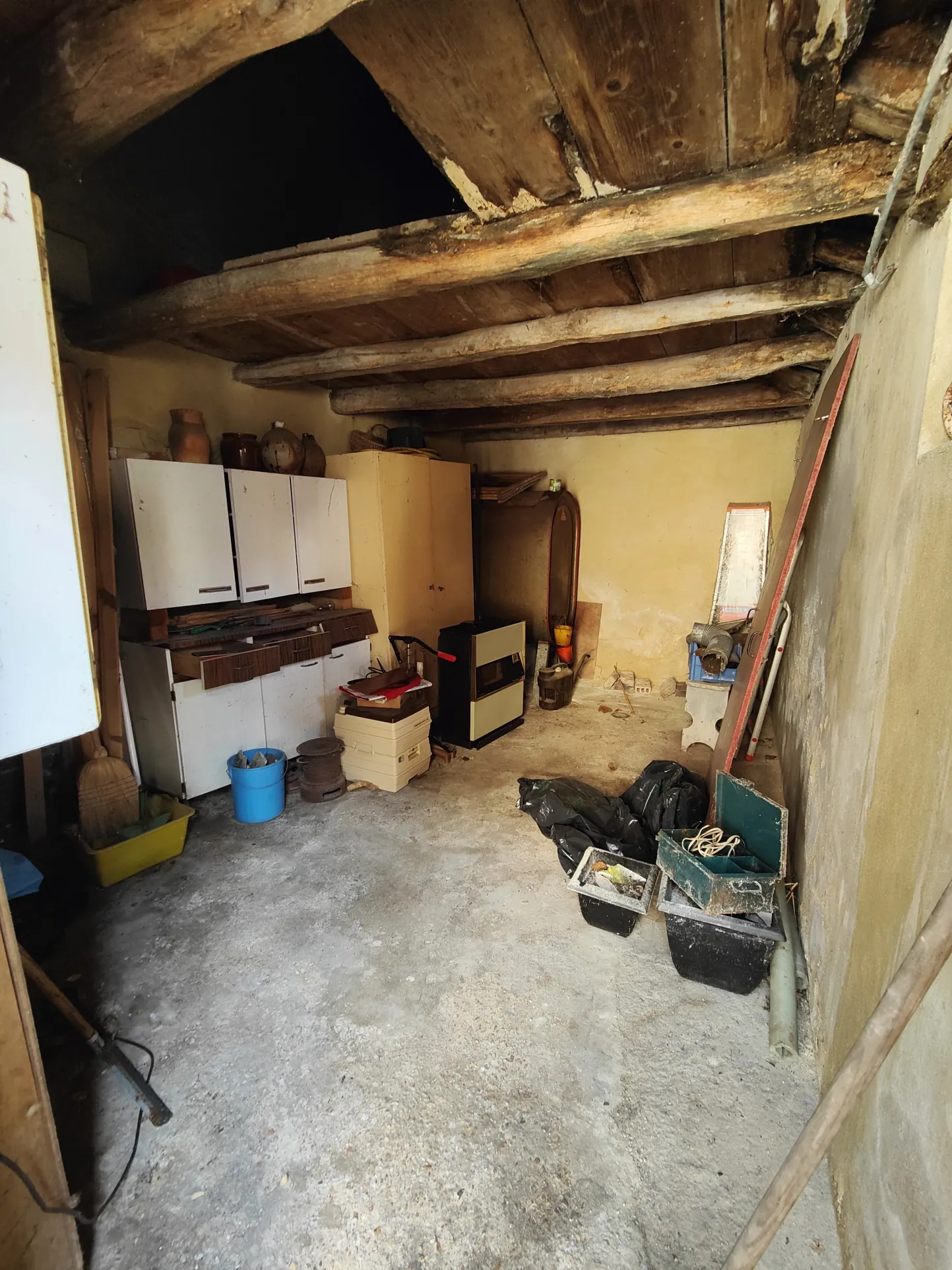 Maison à rénover avec cour privative à Brienon-sur-Armançon 