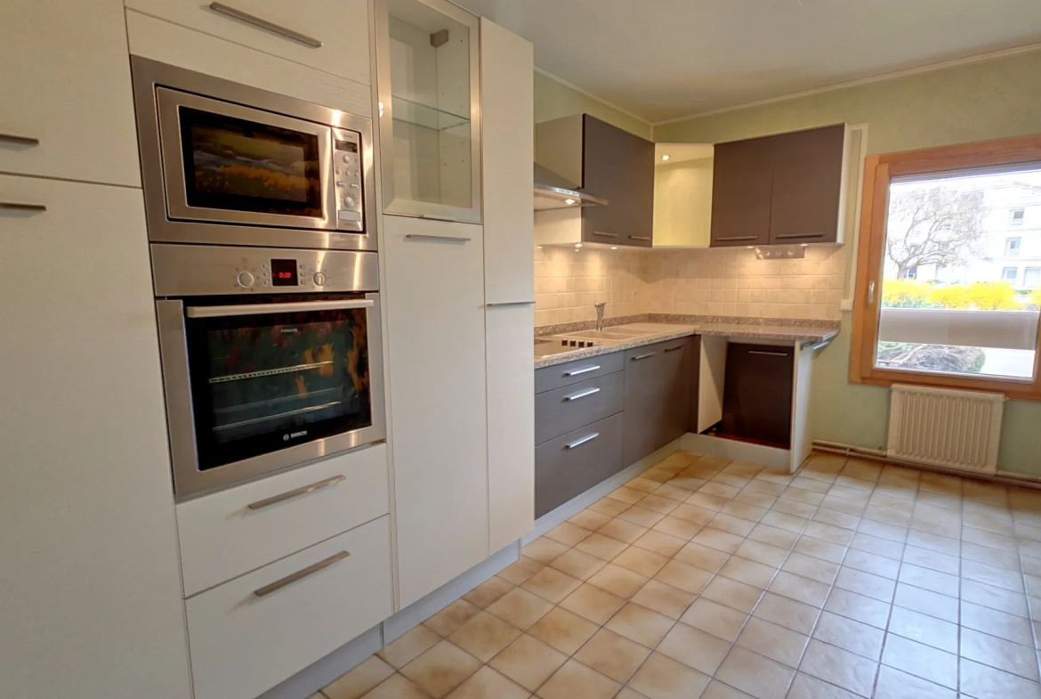 Appartement 3 chambres avec garage à Auxerre - Résidence sécurisée 