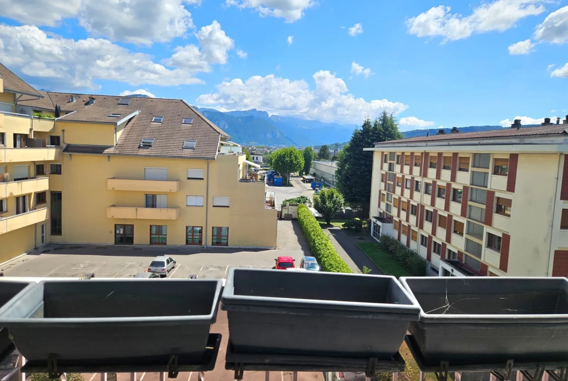 Appartement T3 de 68 m² avec grand balcon à Meythet, proximité Annecy 