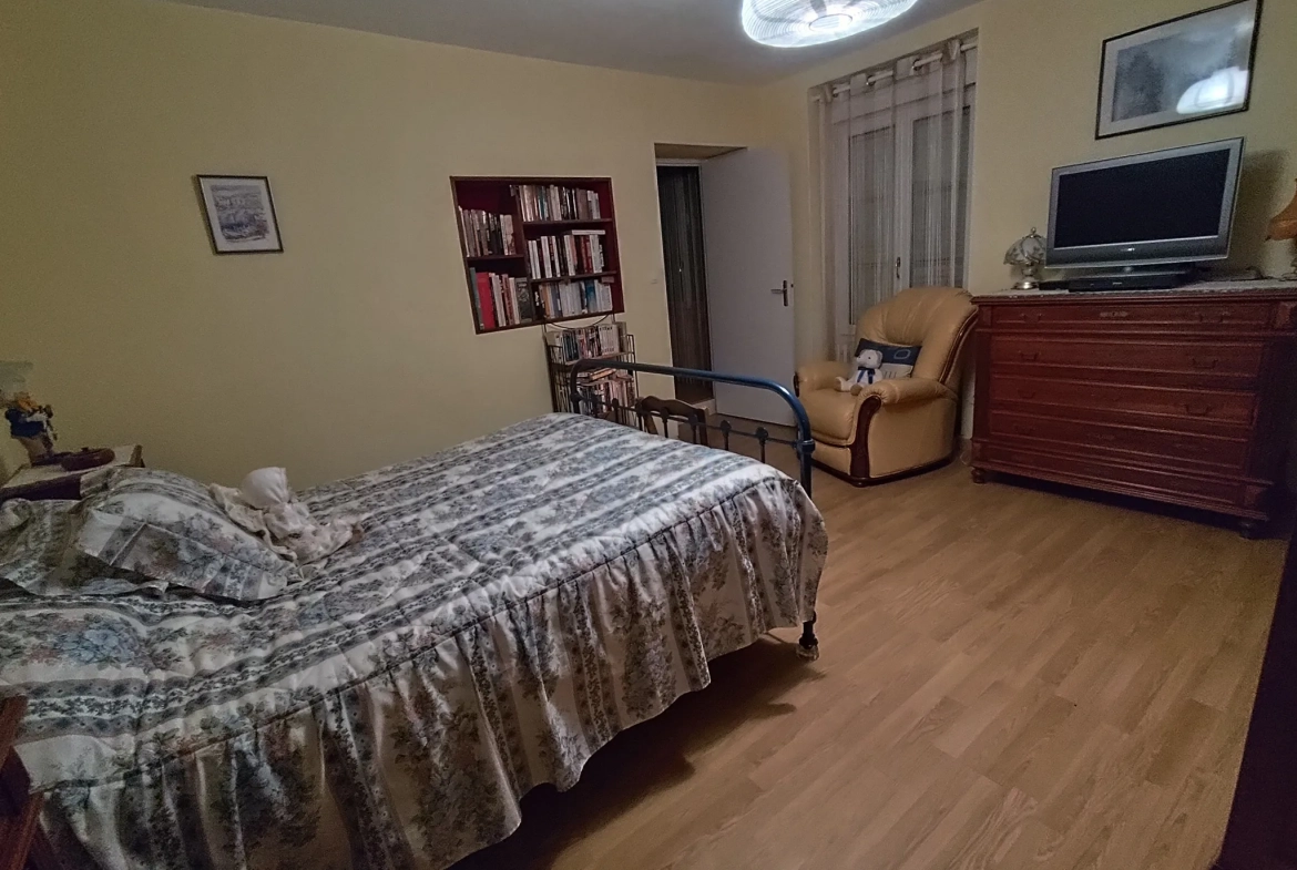 Maison à vendre de 122 m² à Le Chevain, Sarthe - Potentiel d'extension 