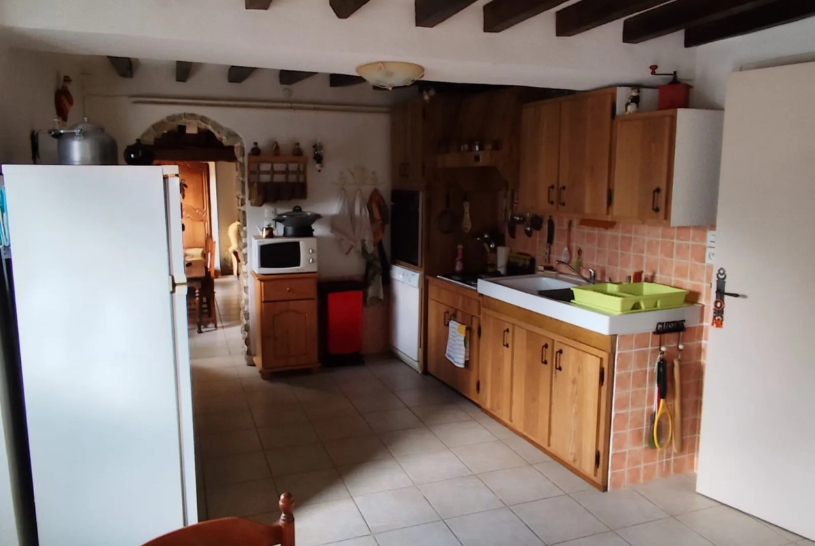Maison à vendre de 122 m² à Le Chevain, Sarthe - Potentiel d'extension 