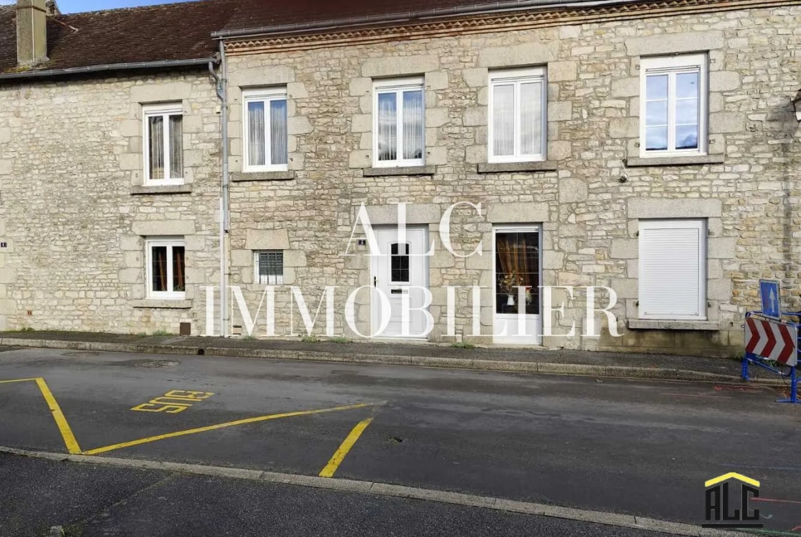 Maison à vendre de 122 m² à Le Chevain, Sarthe - Potentiel d'extension 