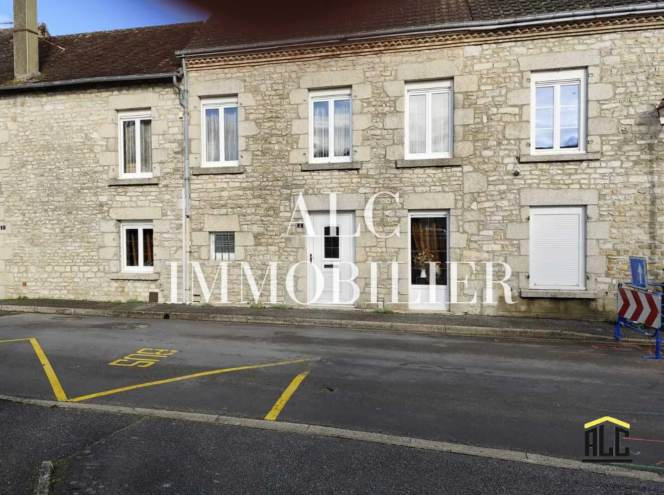 Maison à vendre de 122 m² à Le Chevain, Sarthe - Potentiel d'extension 