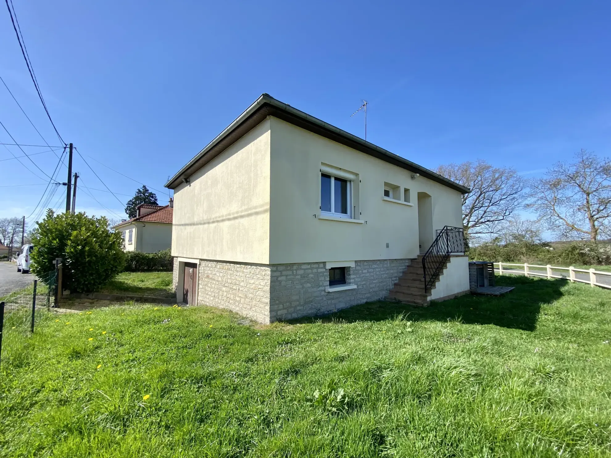 Vente maison indépendante avec sous-sol à Saint-Léger-des-Vignes 