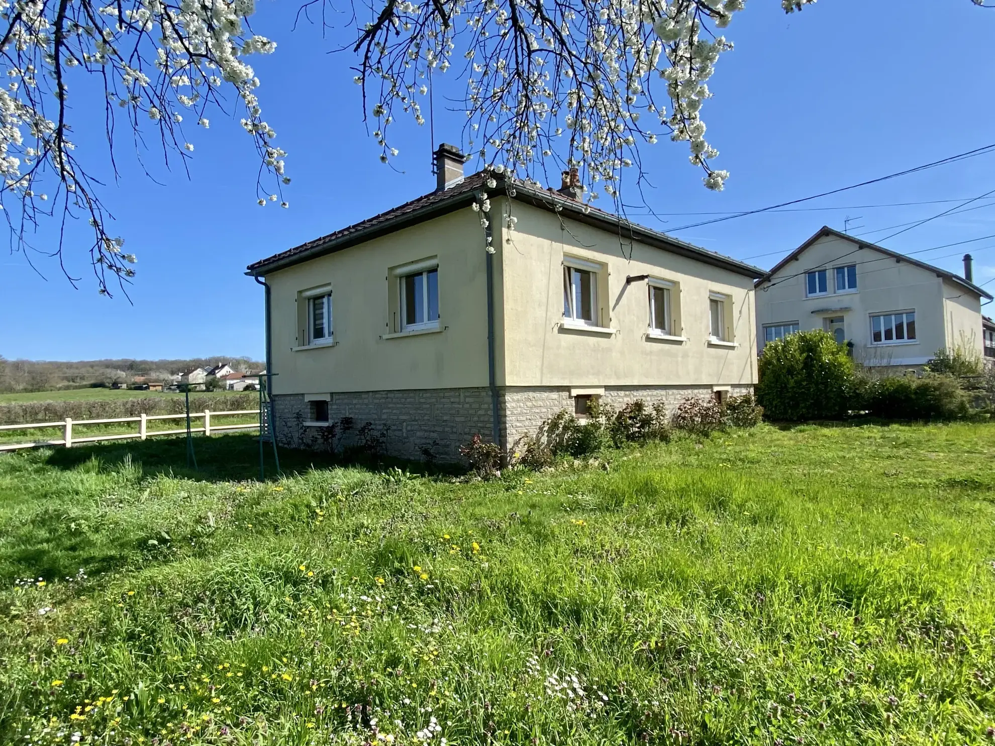 Vente maison indépendante avec sous-sol à Saint-Léger-des-Vignes 