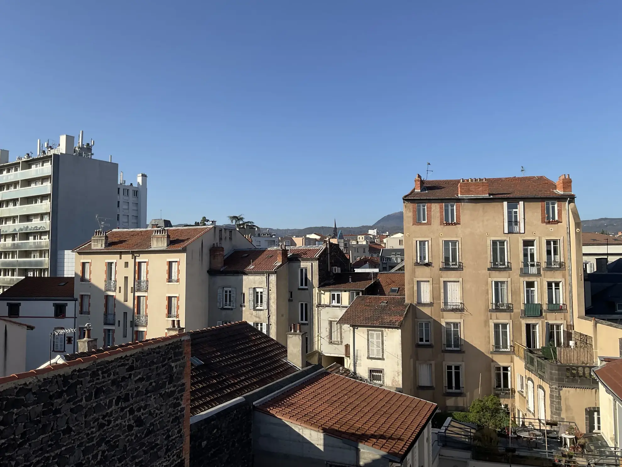 Appartement T3 lumineux de 48 m² à vendre à Clermont-Ferrand, quartier Jeanne d'Arc 