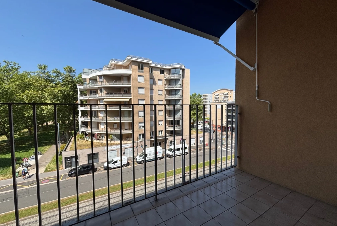 Appartement 3 pièces de 64,22 m² à Saint-Étienne secteur Bergson-Grouchy 