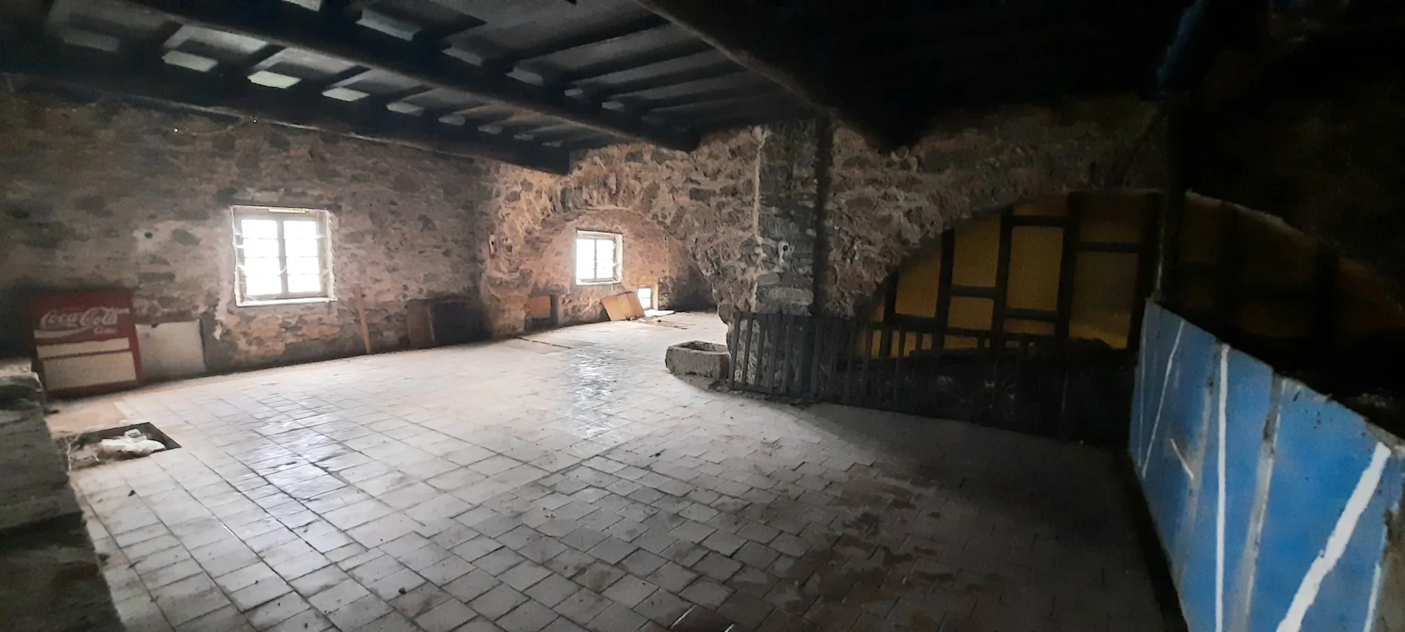 Grande salle à rénover à Corsavy avec potentiel d'aménagement personnalisé 