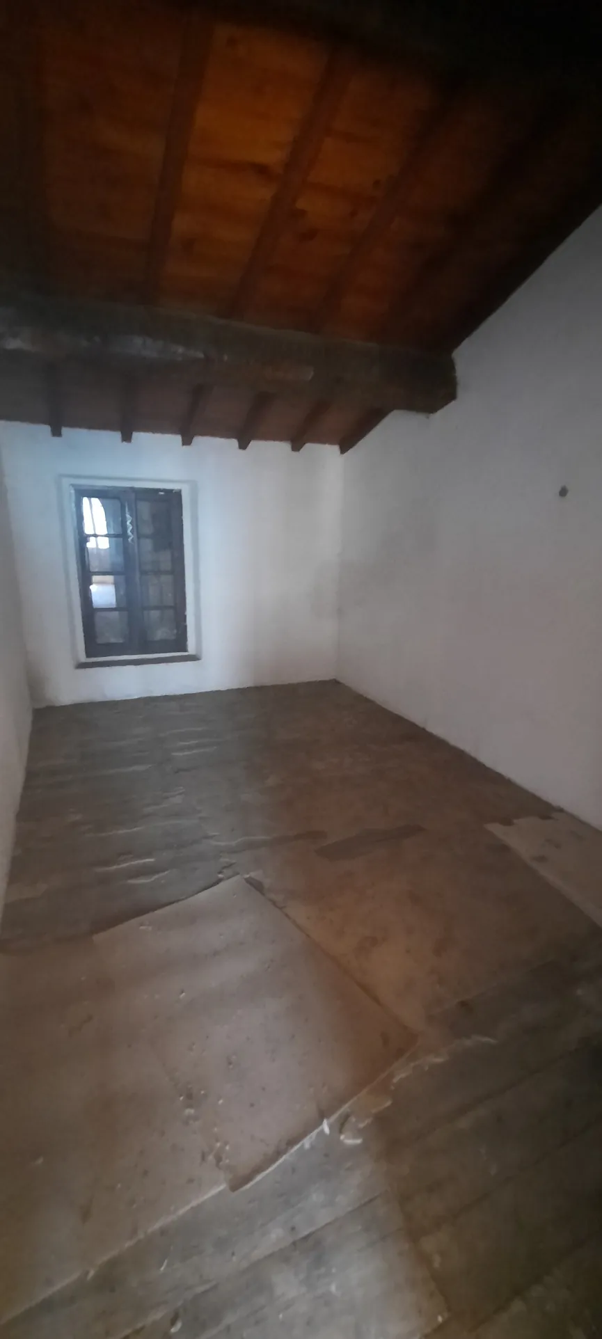 Grande salle à rénover à Corsavy avec potentiel d'aménagement personnalisé 