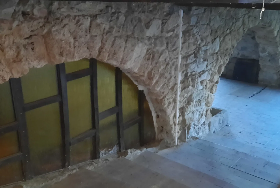 Grande salle à rénover à Corsavy avec potentiel d'aménagement personnalisé 