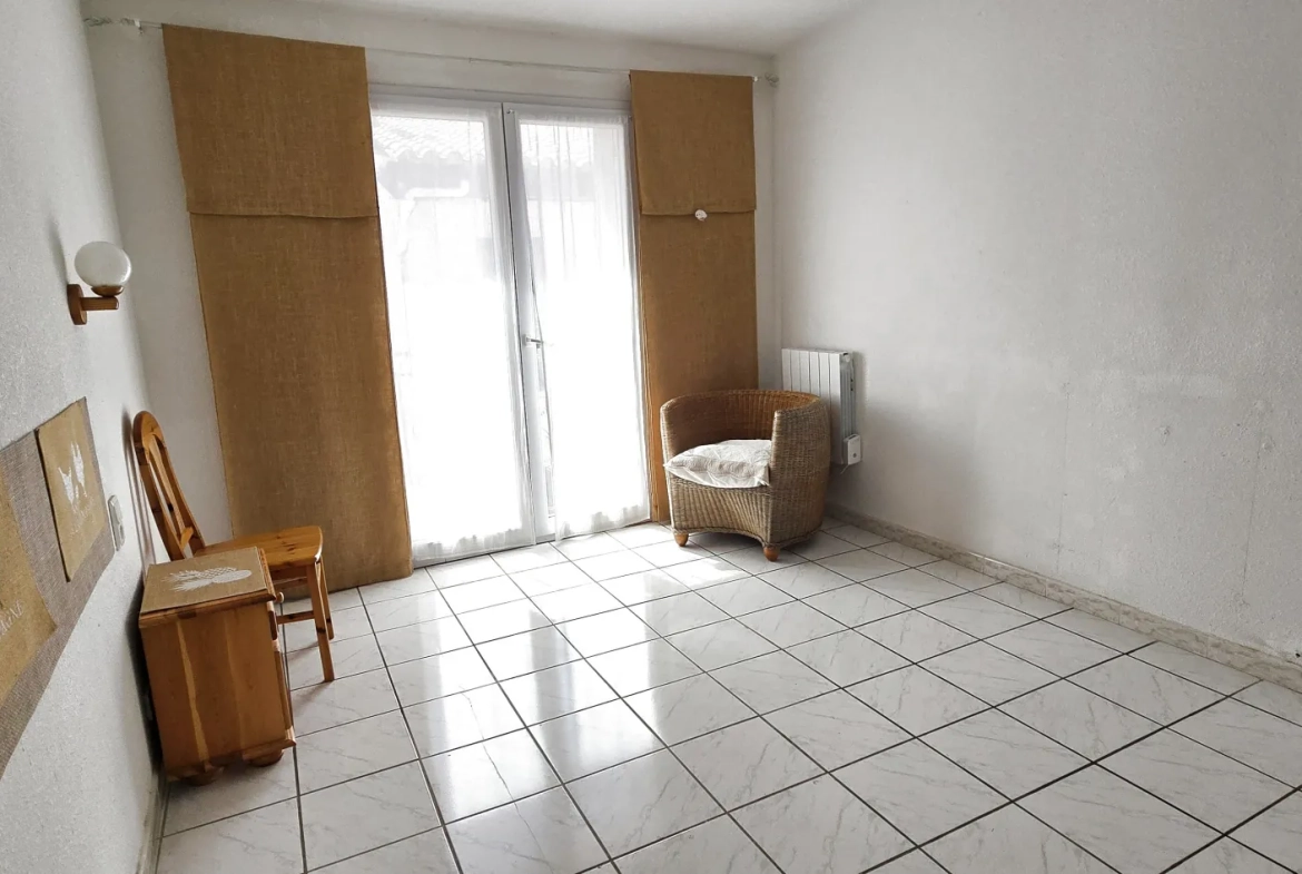 Maison de village traversante à Tautavel - 139 m² avec terrasse, potentiel locatif et charme authentique 