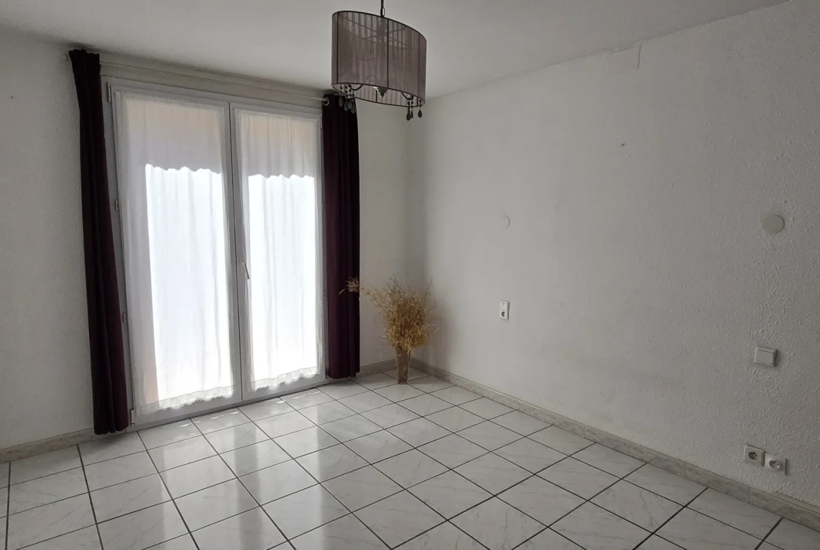 Maison de village traversante à Tautavel - 139 m² avec terrasse, potentiel locatif et charme authentique 